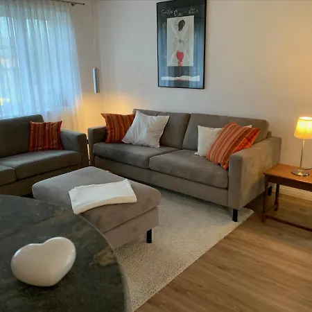 Charmantes Haus Mit Zwei Und Grossem Garten In - Enjoy! Holiday home