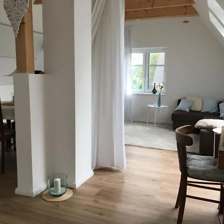 Dom wakacyjny Charmantes Haus Mit Zwei Und Grossem Garten In - Enjoy!