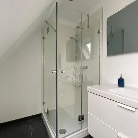 Charmantes Haus Mit Zwei Und Grossem Garten In - Enjoy! Holiday home *