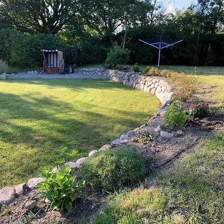 Charmantes Haus Mit Zwei Und Grossem Garten In - Enjoy! Holiday home