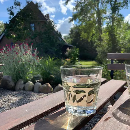 Charmantes Haus Mit Zwei Und Grossem Garten In - Enjoy! Aventoft