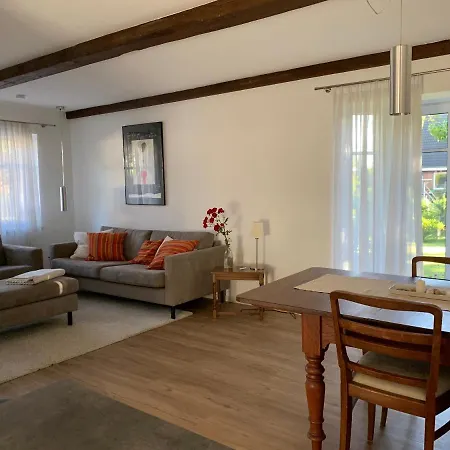 Charmantes Haus Mit Zwei Und Grossem Garten In - Enjoy! Holiday home