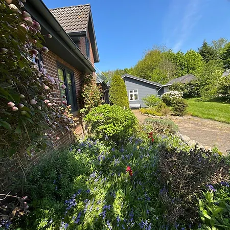 Charmantes Haus Mit Zwei Und Grossem Garten In - Enjoy! Dom wakacyjny *