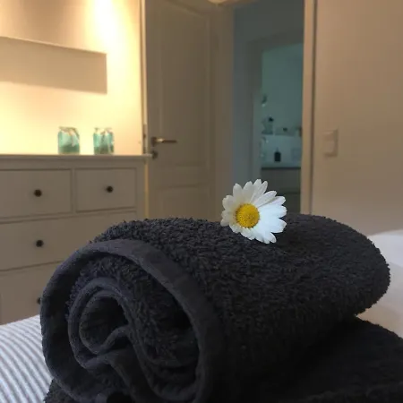 Charmantes Haus Mit Zwei Und Grossem Garten In - Enjoy! Holiday home *