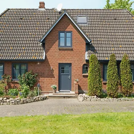 Dom wakacyjny Charmantes Haus Mit Zwei Und Grossem Garten In - Enjoy! *