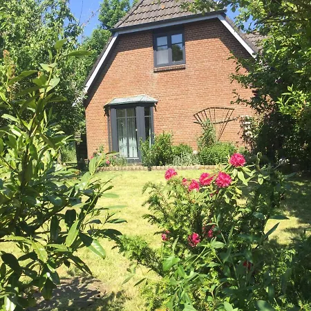 Charmantes Haus Mit Zwei Und Grossem Garten In - Enjoy! * Aventoft