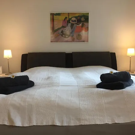 Dom wakacyjny Charmantes Haus Mit Zwei Und Grossem Garten In - Enjoy! *