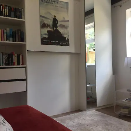 Charmantes Haus Mit Zwei Und Grossem Garten In - Enjoy! *