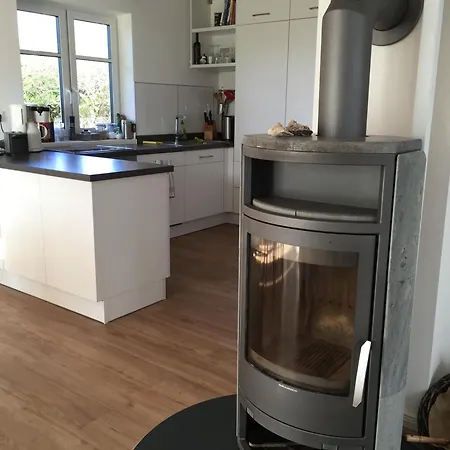 Charmantes Haus Mit Zwei Und Grossem Garten In - Enjoy! *