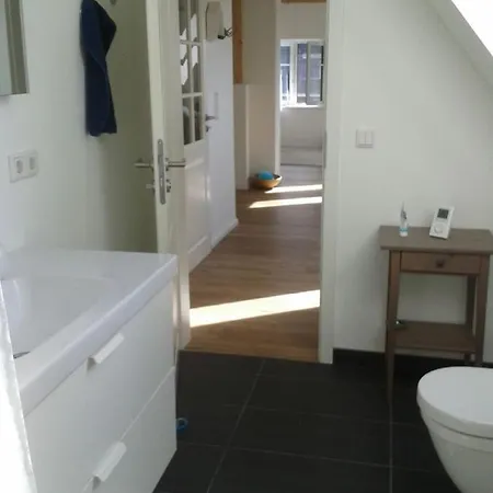 Dom wakacyjny Charmantes Haus Mit Zwei Und Grossem Garten In - Enjoy! *
